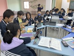 但一些教员和家长对AI的分无限